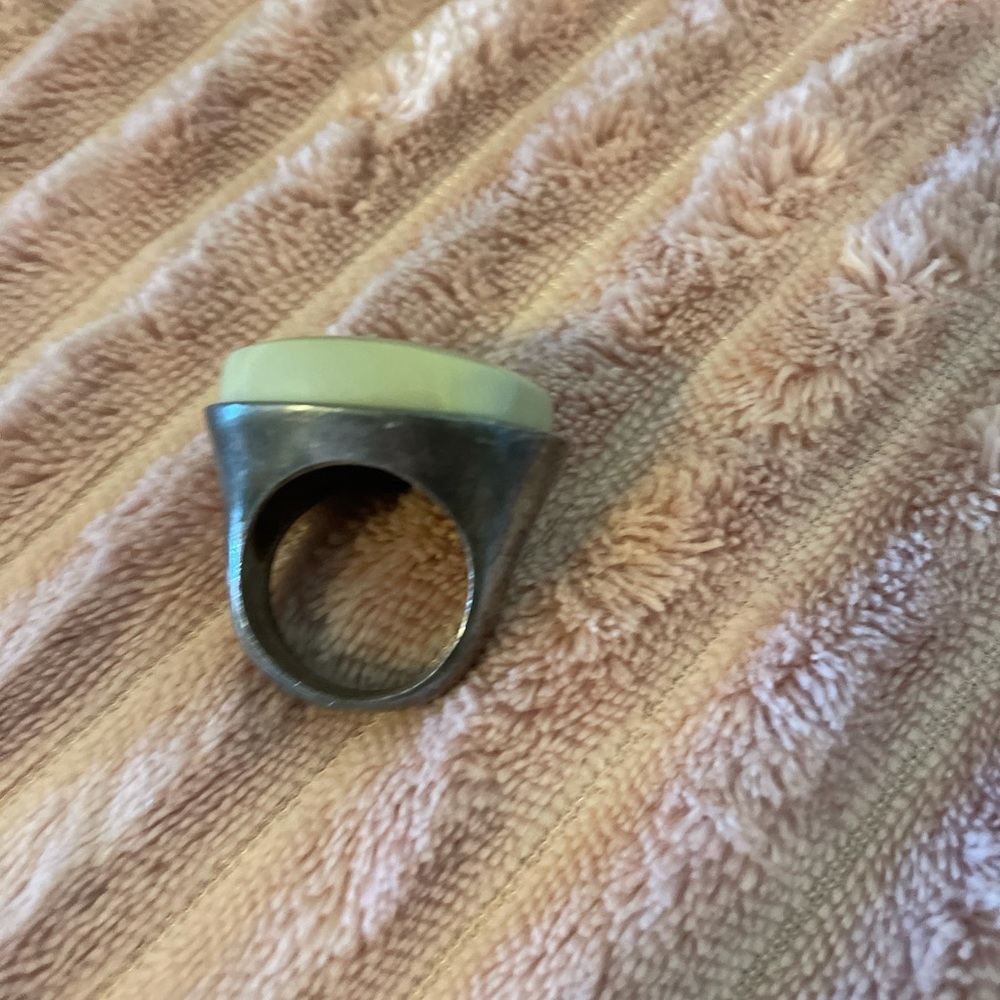 Ring - Picture 2 of 4